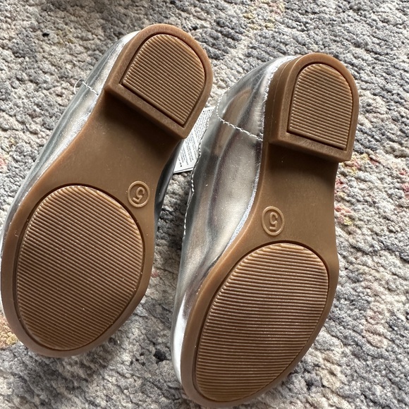 Toddler Scalloped Silver Ballet Slipper Dress Shoe - Picture 3 of 3